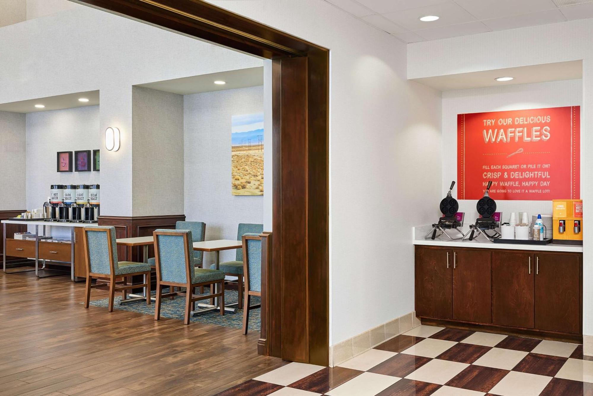 Hampton Inn & Suites Ridgecrest Eksteriør billede